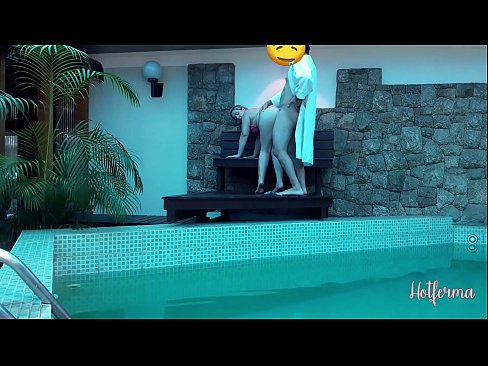 ❤️ Sjef inviterer hushjelp til bassenget, men kunne ikke motstå en varm ️ Jævla video  hos oss ❌